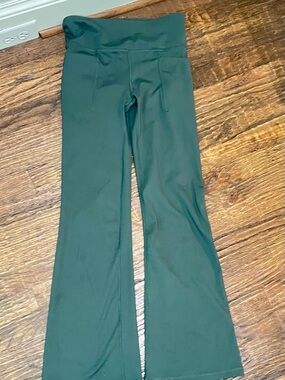 GAP High-Waist Flared Leg Workout Pants - Dark Green